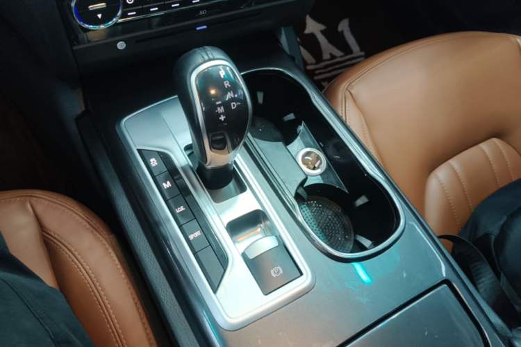 Used Maserati Ghibli 2014 3.0T Standard Edition Gear Lever