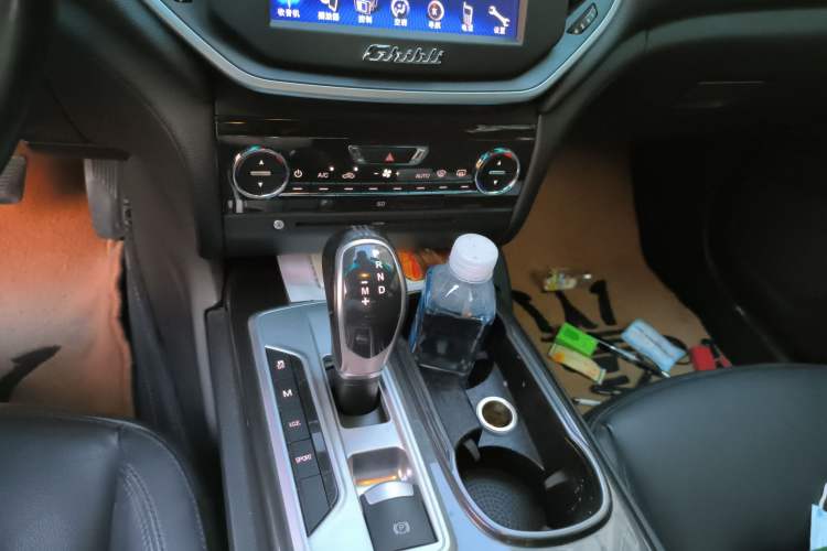 Used Maserati Ghibli 2014 3.0T Standard Edition Gear Lever