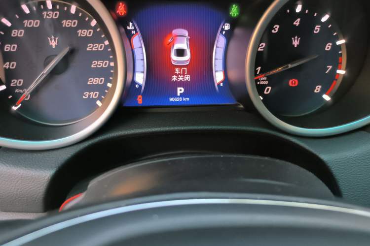 Used Maserati Ghibli 2014 3.0T Standard Edition Odometer Close Up