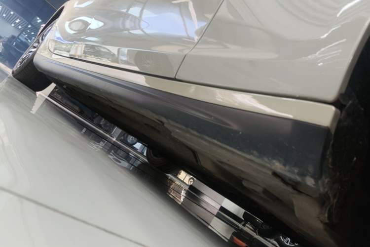 Used Maserati Ghibli 2014 3.0T Standard Edition Right Side Sill