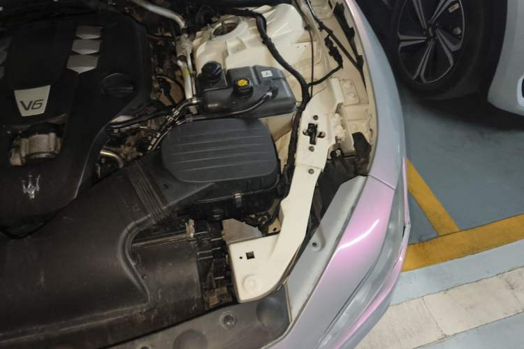 Used Maserati Ghibli 2014 3.0T Standard Edition Engine Bay Left