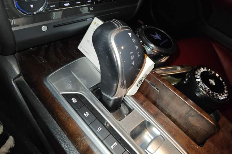 Used Maserati Ghibli 2014 3.0T Standard Edition Gear Lever