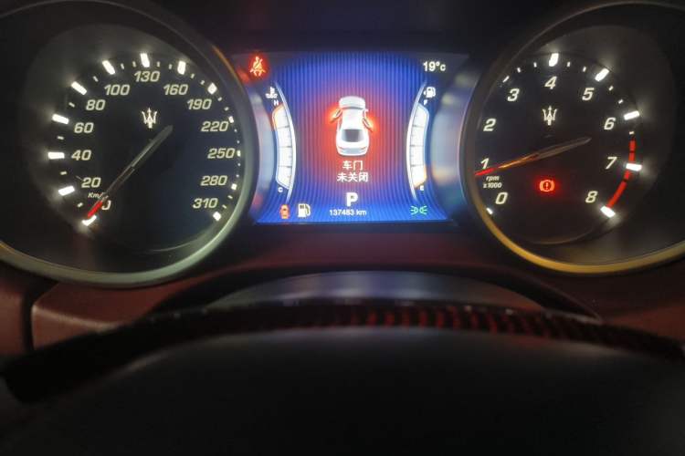 Used Maserati Ghibli 2014 3.0T Standard Edition Odometer Close Up