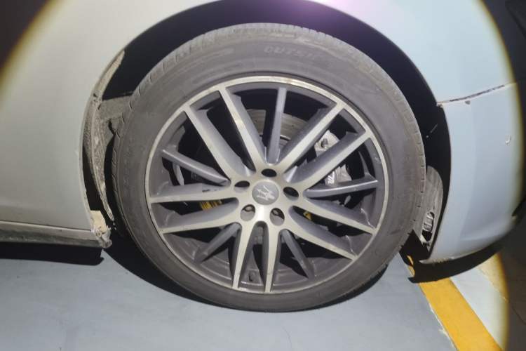 Used Maserati Ghibli 2014 3.0T Standard Edition Right Front Wheel Hub
