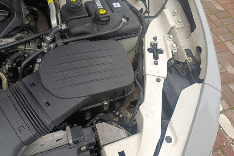 Used Maserati Ghibli 2014 3.0T Standard Edition Engine Bay Left