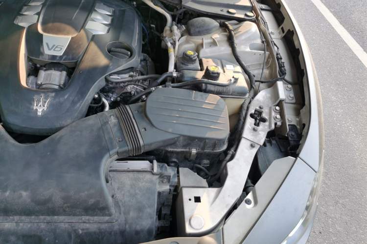 Used Maserati Ghibli 2014 3.0T Standard Edition Engine Bay Left