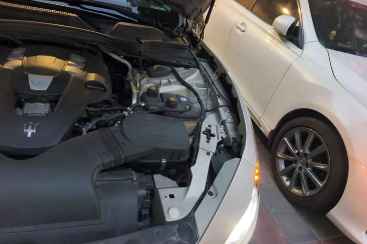 Used Maserati Ghibli 2014 3.0T Standard Edition Engine Bay Left