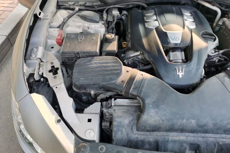 Used Maserati Ghibli 2014 3.0T Standard Edition Engine Bay Right