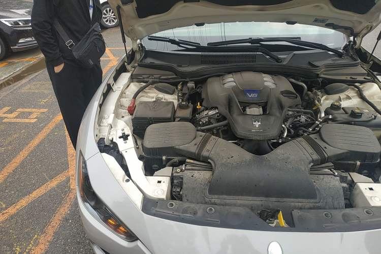 Used Maserati Ghibli 2014 3.0T S Q4 Engine Bay Right