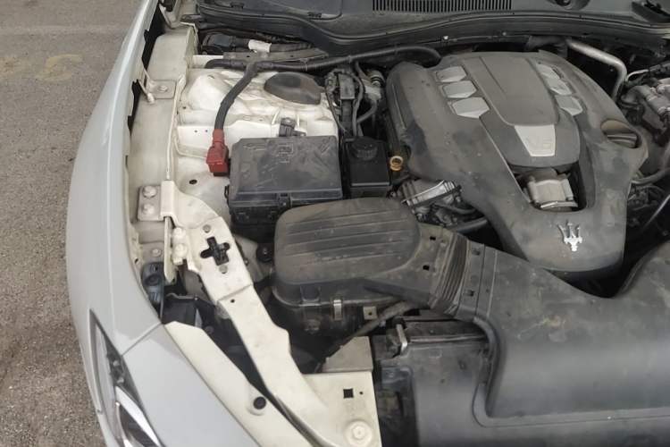 Used Maserati Ghibli 2014 3.0T Standard Edition Engine Bay Right