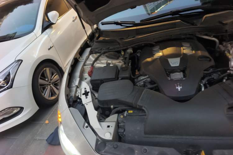 Used Maserati Ghibli 2014 3.0T Standard Edition Engine Bay Right