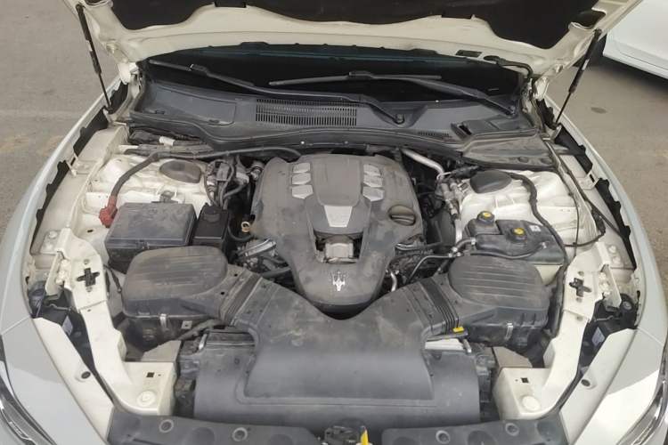 Used Maserati Ghibli 2014 3.0T Standard Edition Engine Bay
