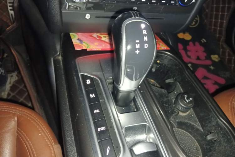 Used Maserati Ghibli 2014 3.0T Standard Edition Gear Lever