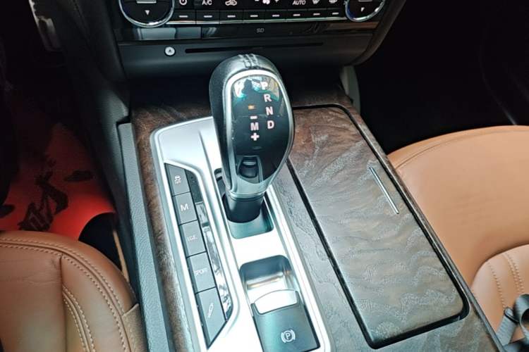 Used Maserati Ghibli 2014 3.0T Standard Edition Gear Lever
