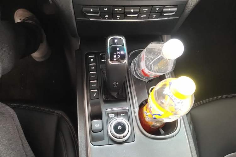 Used Maserati Ghibli 2014 3.0T Standard Edition Gear Lever