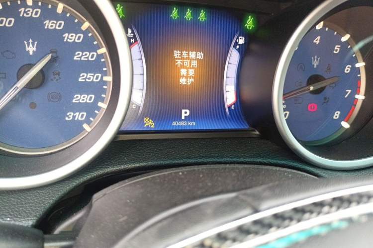 Used Maserati Ghibli 2014 3.0T Standard Edition Odometer Close Up