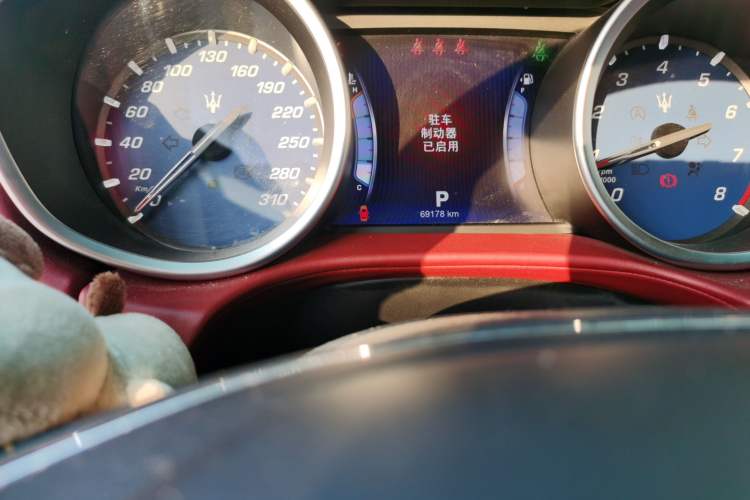 Used Maserati Ghibli 2014 3.0T Standard Edition Odometer Close Up