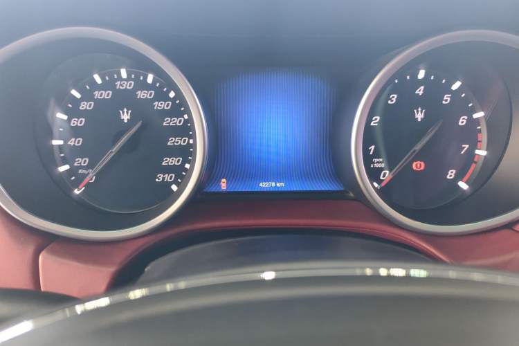 Used Maserati Ghibli 2014 3.0T S Q4 Odometer Close Up