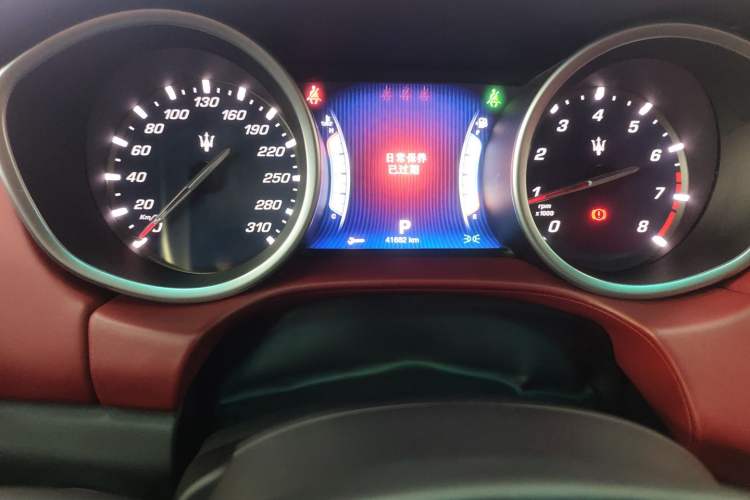 Used Maserati Ghibli 2014 3.0T S Q4 Odometer Close Up