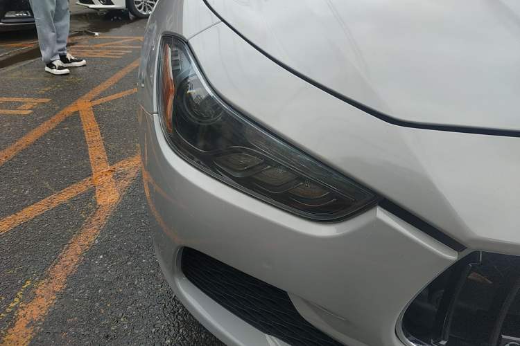 Used Maserati Ghibli 2014 3.0T S Q4 Right Front Headlight