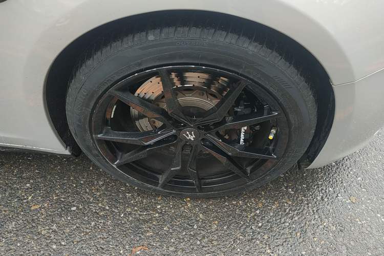 Used Maserati Ghibli 2014 3.0T S Q4 Right Front Wheel Hub