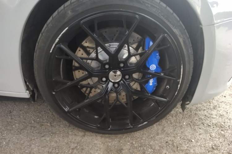 Used Maserati Ghibli 2014 3.0T Standard Edition Right Front Wheel Hub