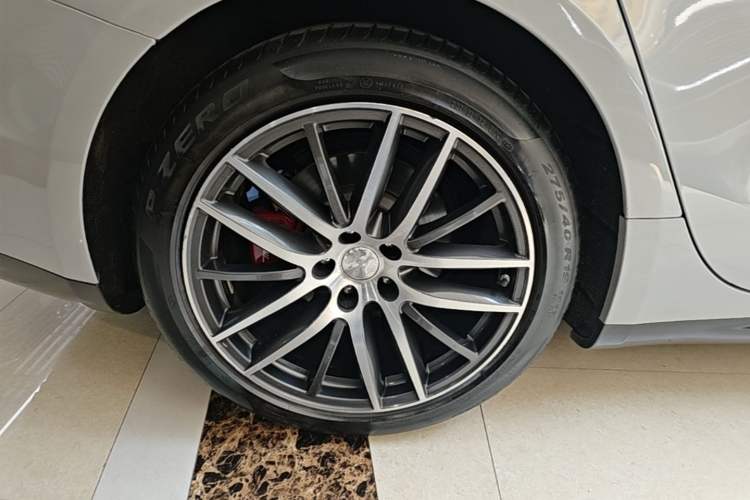 Used Maserati Ghibli 2014 3.0T Standard Edition Right Rear Wheel Hub