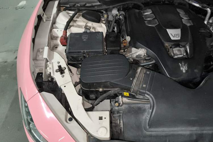 Used Maserati Ghibli 2014 3.0T Standard Edition Engine Bay Right