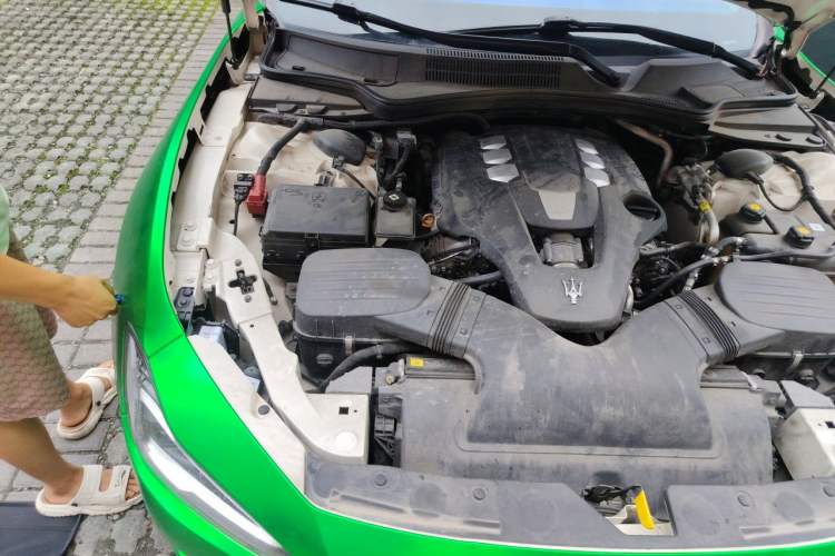 Used Maserati Ghibli 2014 3.0T Standard Edition Engine Bay Right