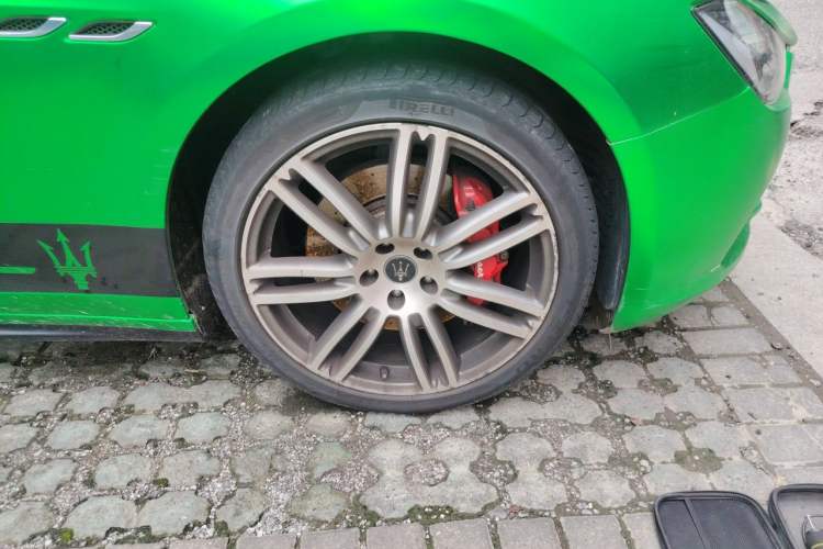 Used Maserati Ghibli 2014 3.0T Standard Edition Right Front Wheel Hub