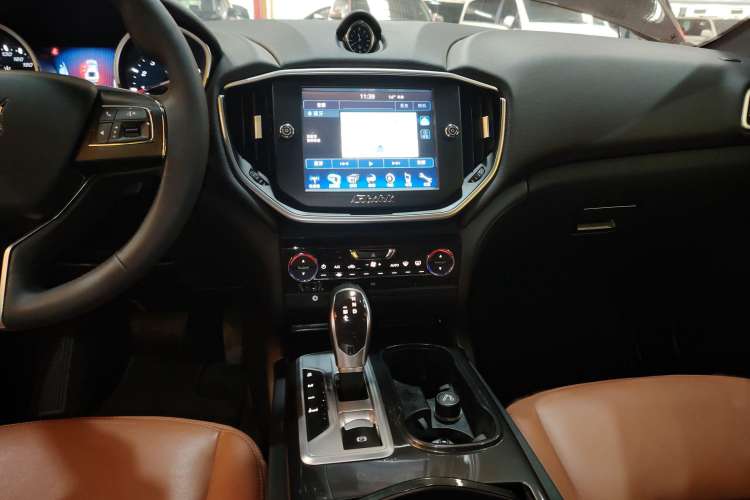 Used Maserati Ghibli 2014 3.0T Standard Edition Audio And AC Panel