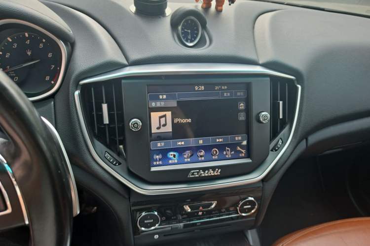 Used Maserati Ghibli 2014 3.0T S Q4 Audio And AC Panel