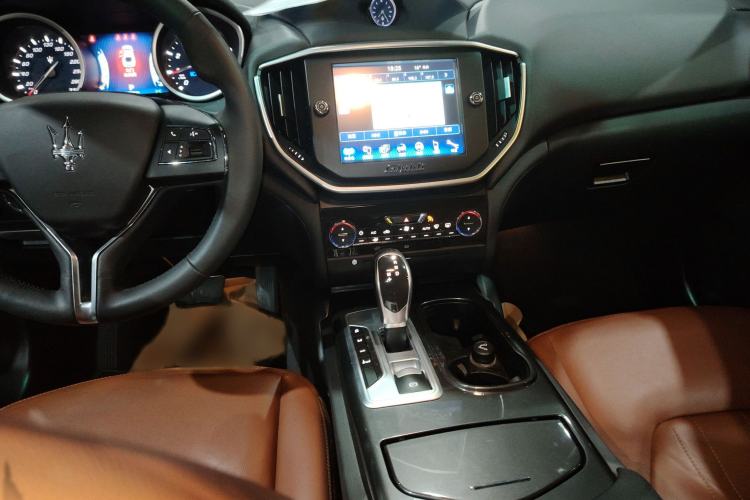 Used Maserati Ghibli 2014 3.0T Standard Edition Audio And AC Panel