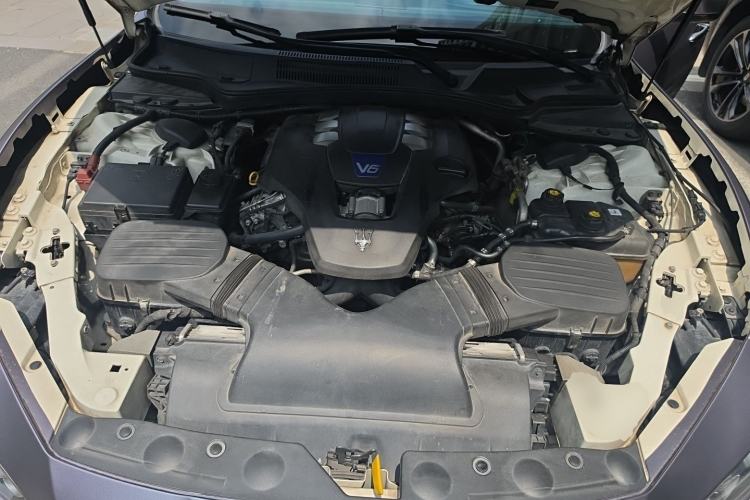 Used Maserati Ghibli 2014 3.0T S Q4 Engine Bay