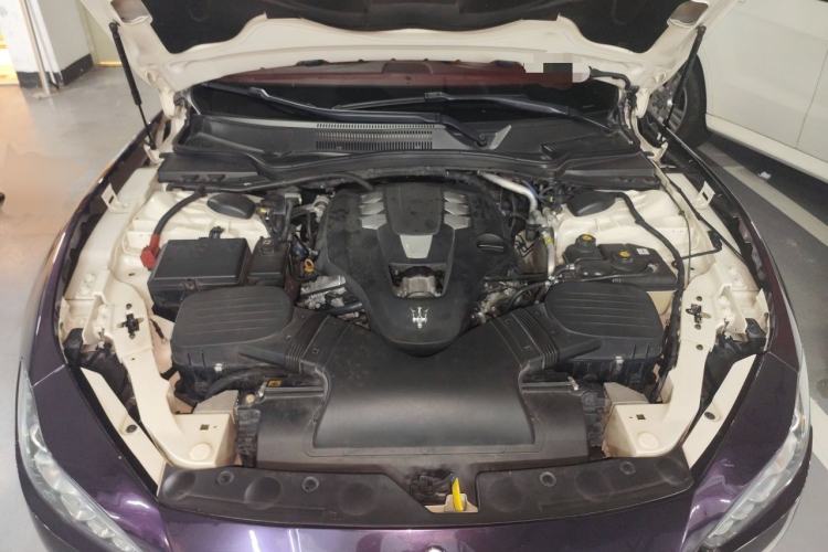 Used Maserati Ghibli 2014 3.0T Standard Edition Engine Bay