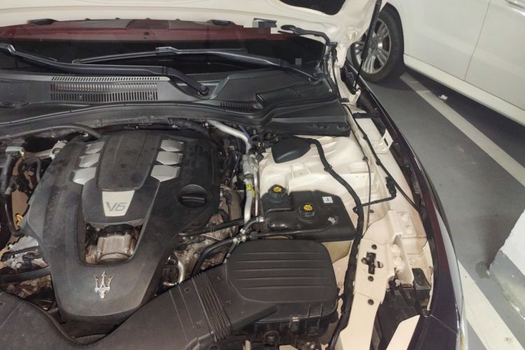 Used Maserati Ghibli 2014 3.0T Standard Edition Engine Bay Left
