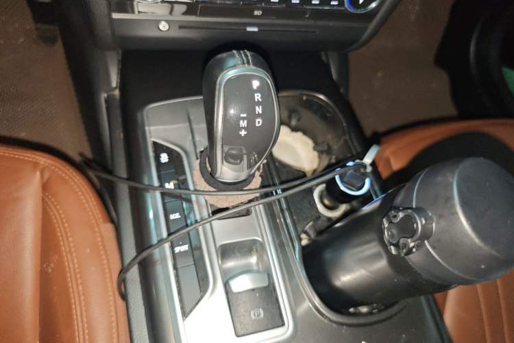 Used Maserati Ghibli 2014 3.0T Standard Edition Gear Lever