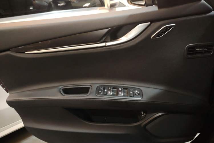 Used Maserati Ghibli 2014 3.0T Standard Edition Interior 7