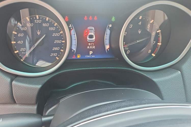 Used Maserati Ghibli 2014 3.0T S Q4 Odometer Close Up