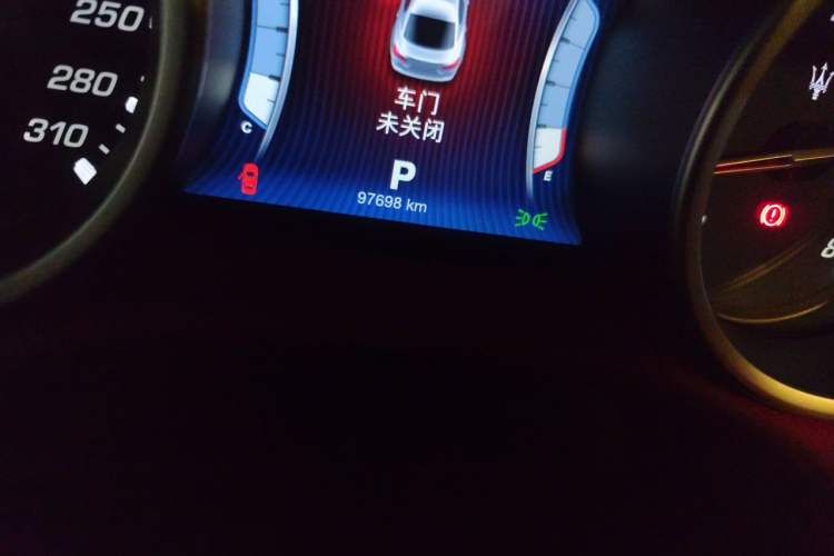 Used Maserati Ghibli 2014 3.0T Standard Edition Odometer Close Up