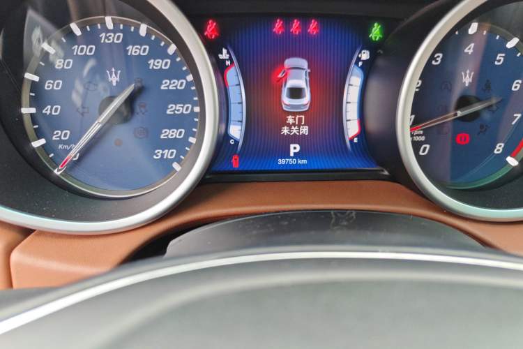 Used Maserati Ghibli 2014 3.0T Standard Edition Odometer Close Up
