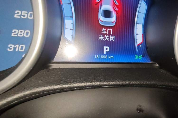 Used Maserati Ghibli 2014 3.0T Standard Edition Odometer Close Up
