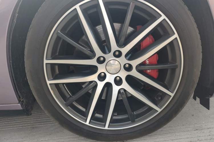 Used Maserati Ghibli 2014 3.0T Standard Edition Right Front Wheel Hub