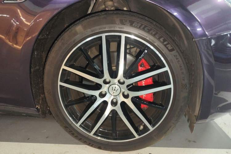 Used Maserati Ghibli 2014 3.0T Standard Edition Right Front Wheel Hub