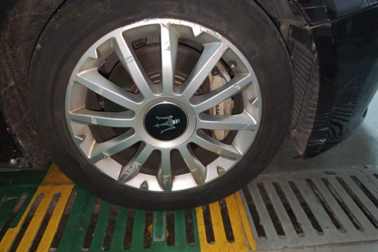 Used Maserati Ghibli 2014 3.0T Standard Edition Right Front Wheel Hub