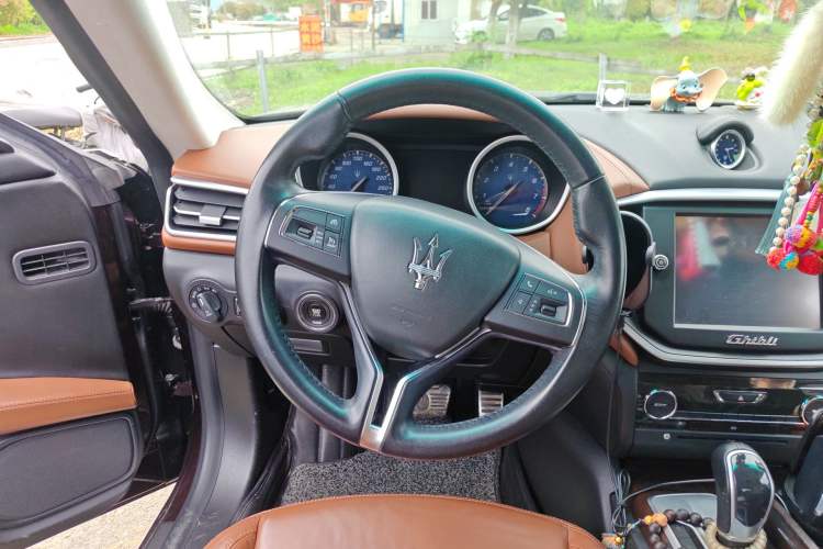 Used Maserati Ghibli 2014 3.0T Standard Edition Steering Wheel