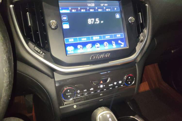 Used Maserati Ghibli 2014 3.0T Standard Edition Audio And AC Panel