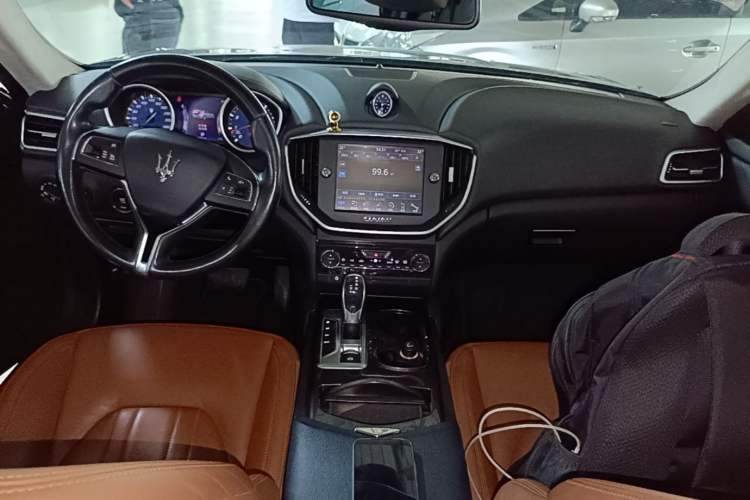 Used Maserati Ghibli 2014 3.0T Standard Edition Center Console