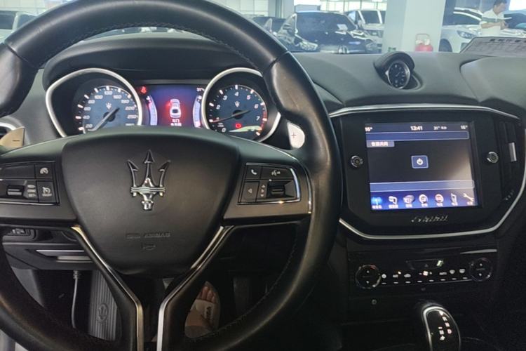 Used Maserati Ghibli 2014 3.0T Standard Edition Center Console