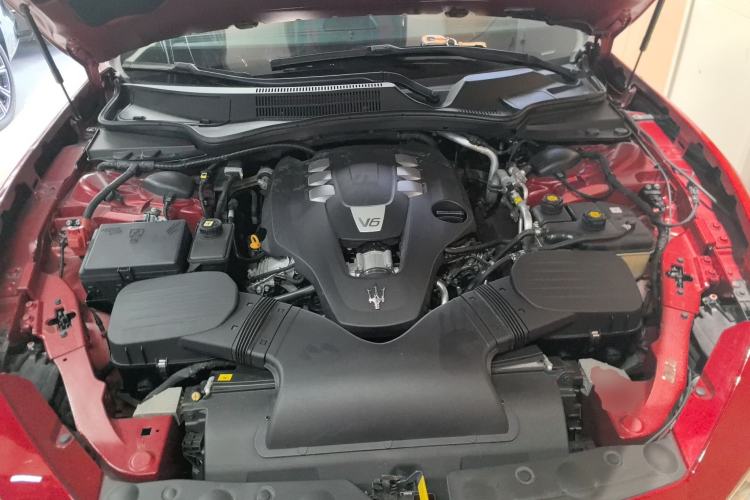 Used Maserati Ghibli 2014 3.0T Standard Edition Engine Bay